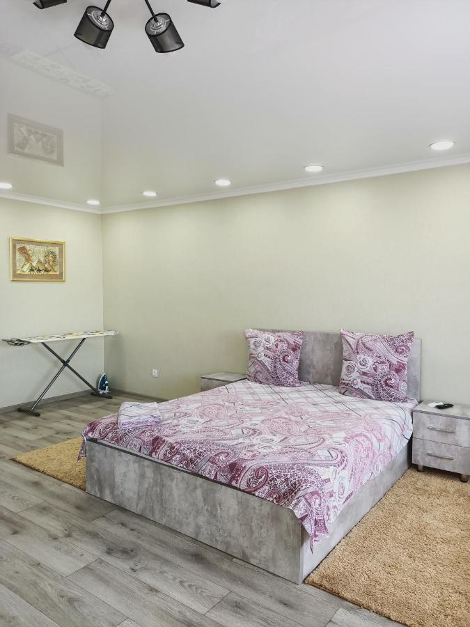 Apartnew In City Centr Ustʼ-Kamenogorsk Екстериор снимка